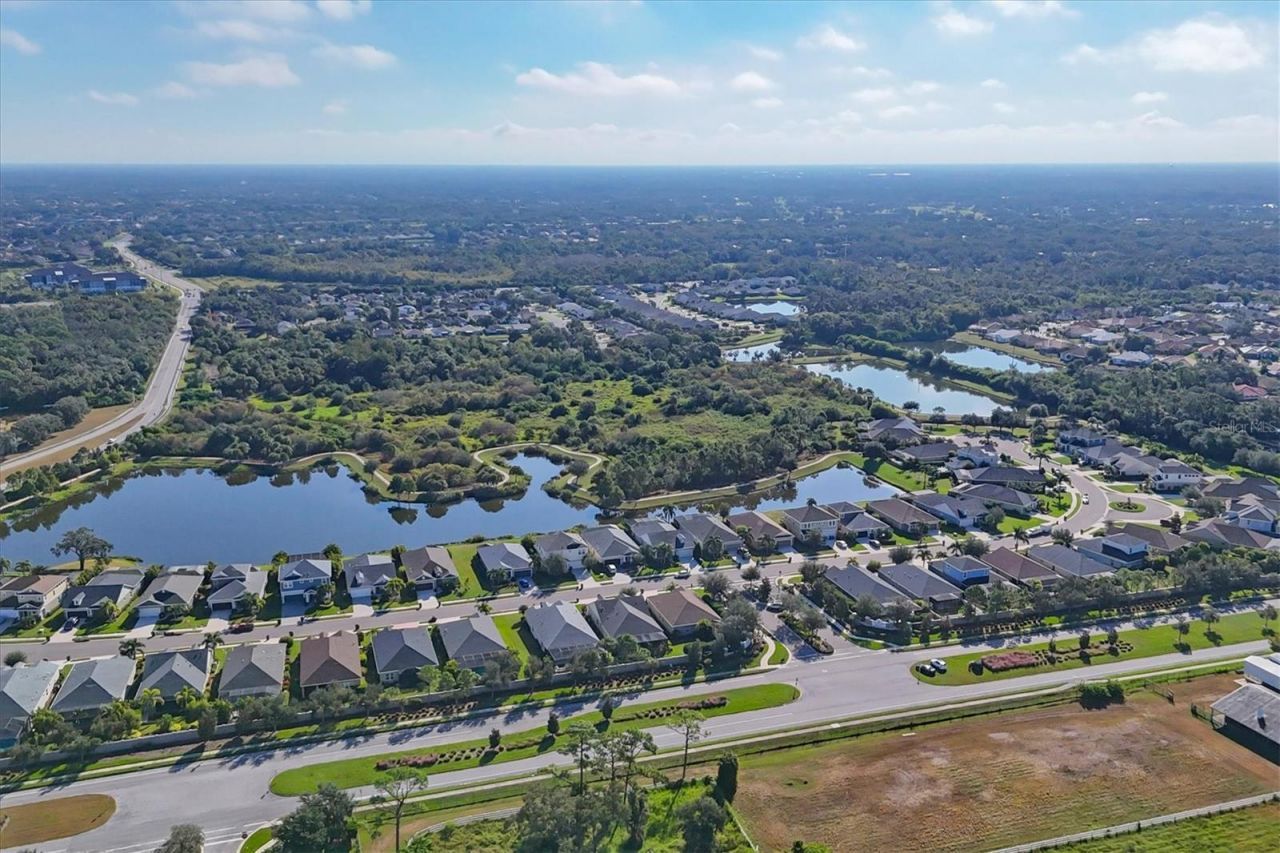 7040 White Willow Court, Sarasota, FL 34243 Photo