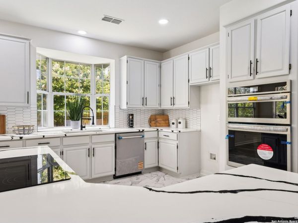 2023 Flint Oak, San Antonio, TX 78248
