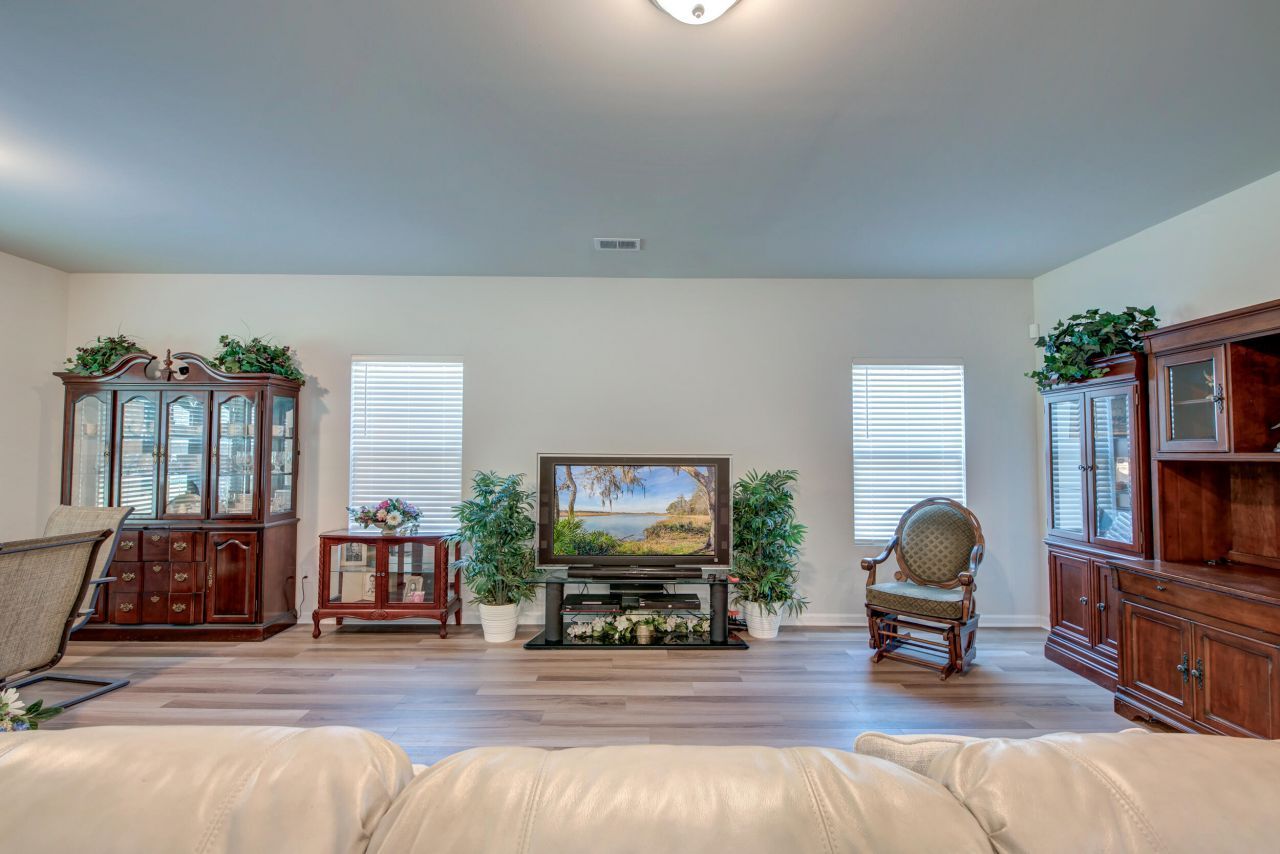 707 Butter Road Photo 31