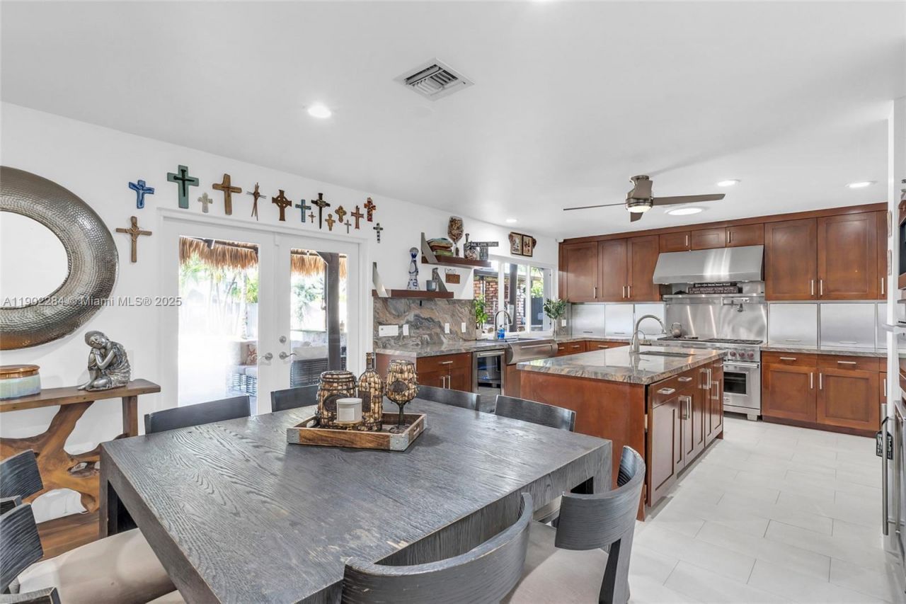 2108 NE 124th St, North Miami, FL 33181 Photo