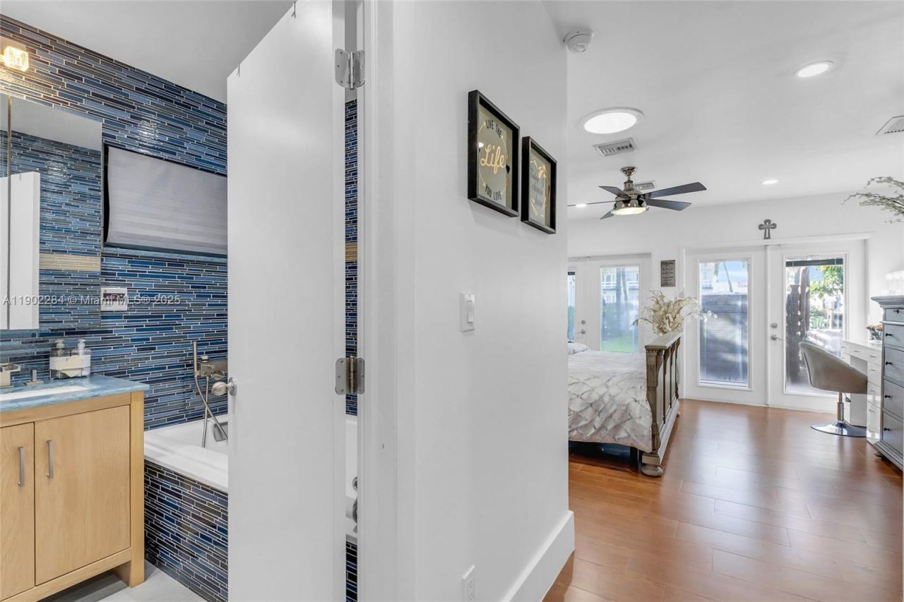 2108 NE 124th St, North Miami, FL 33181 Photo