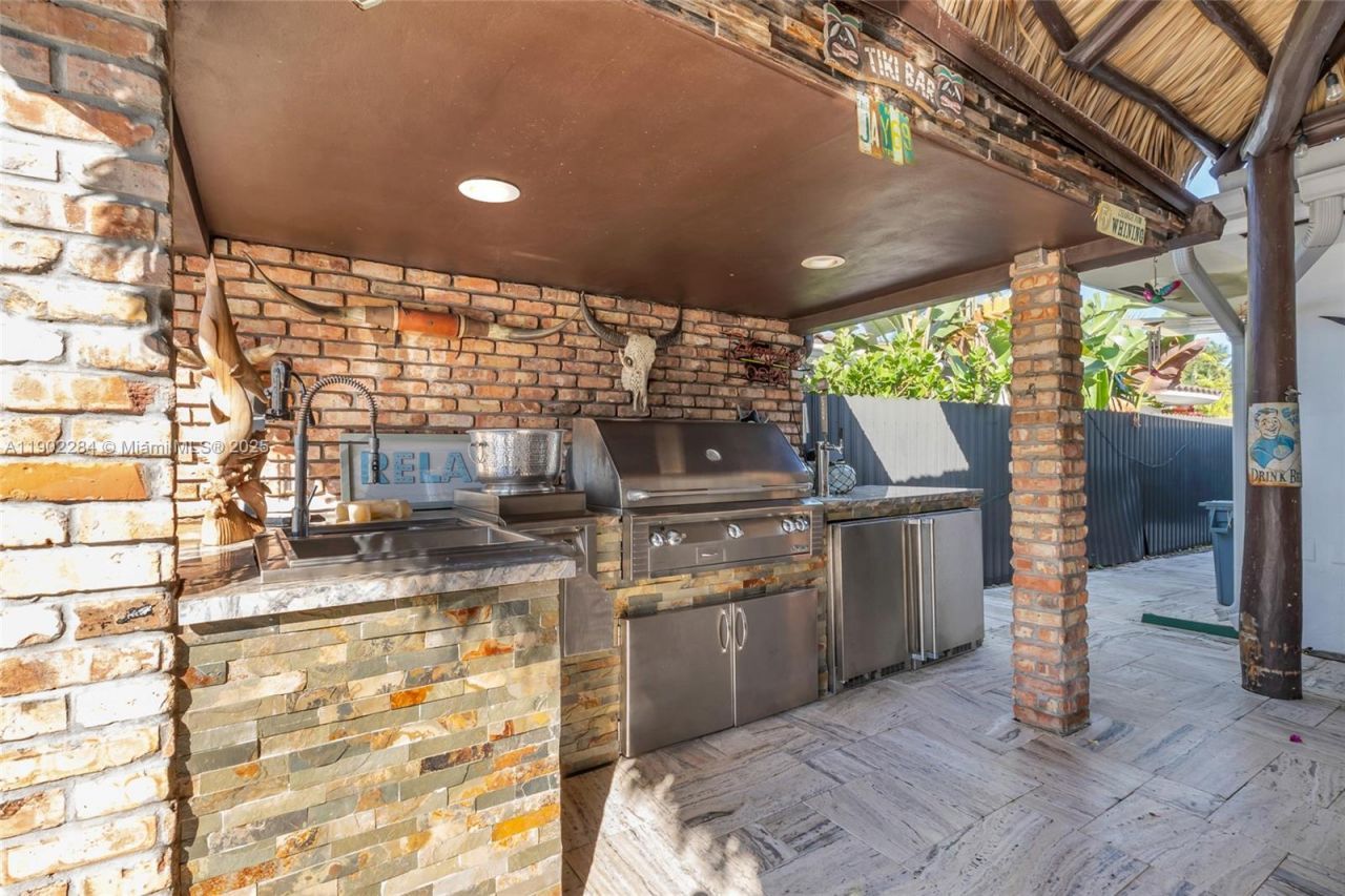 2108 NE 124th St, North Miami, FL 33181 Photo