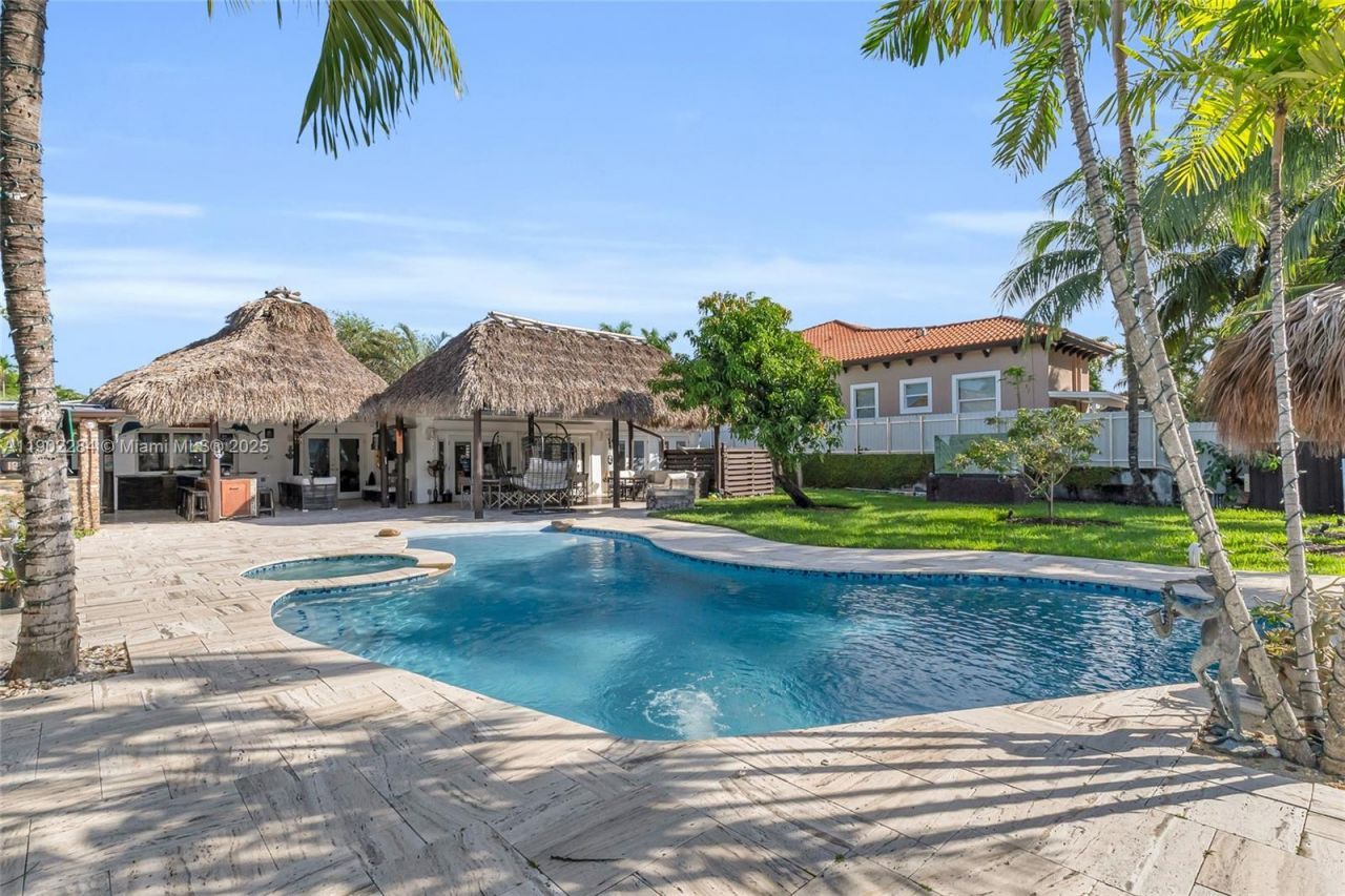 2108 NE 124th St, North Miami, FL 33181 Photo