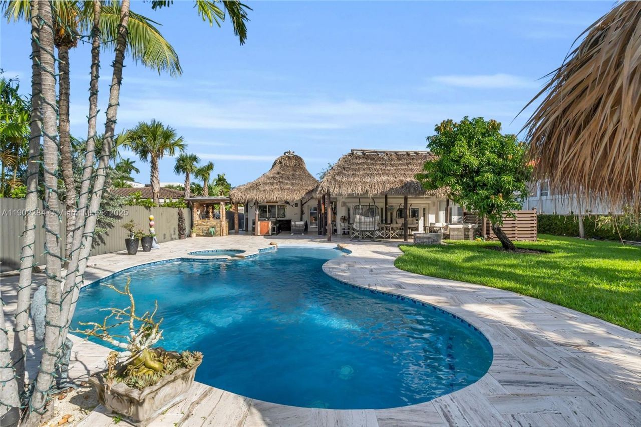 2108 NE 124th St, North Miami, FL 33181 Photo