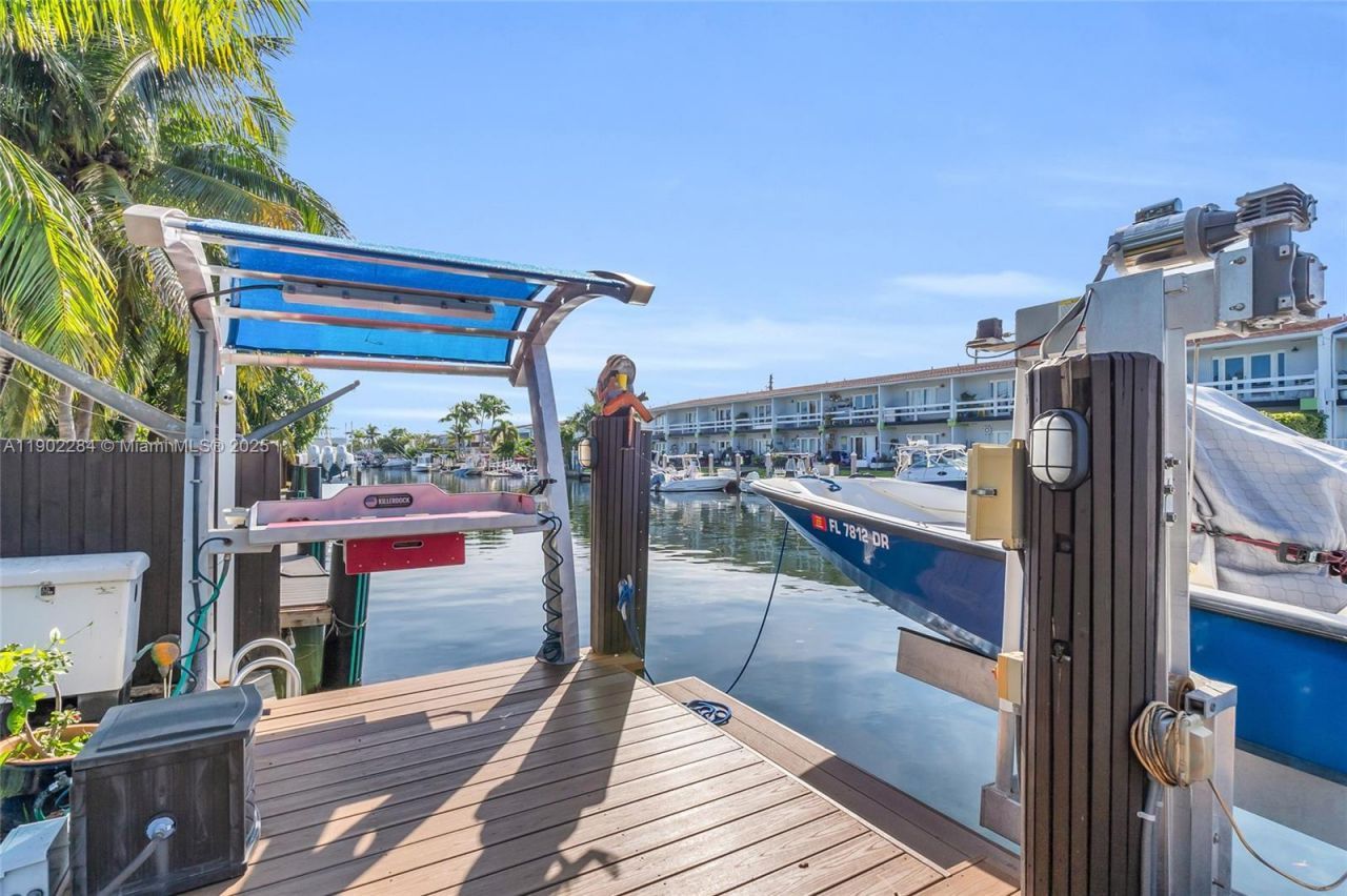 2108 NE 124th St, North Miami, FL 33181 Photo