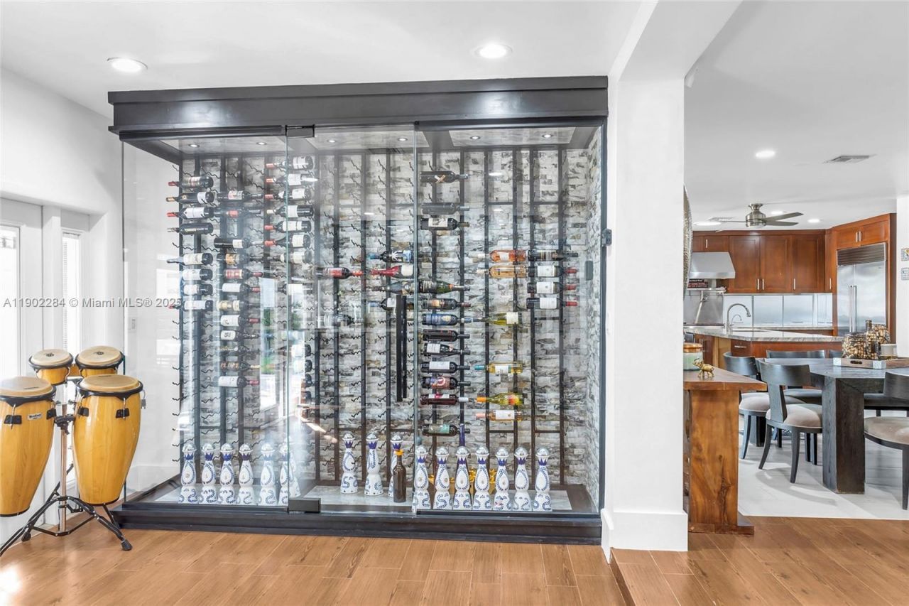 2108 NE 124th St, North Miami, FL 33181 Photo