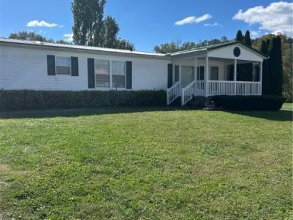 926 Midland Trail, Hurricane, WV 25526