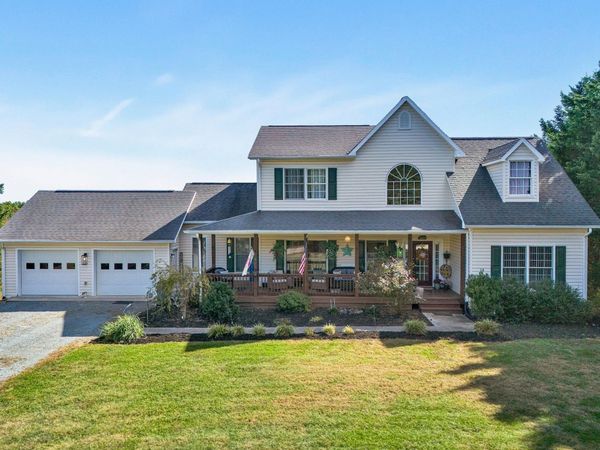 2638 Bluewater DR, Moneta, VA 24121