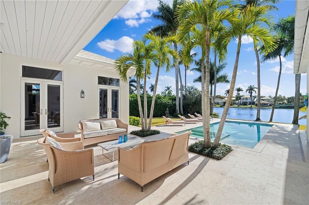 575 Palm Cir E, Naples, FL 34102 Photo