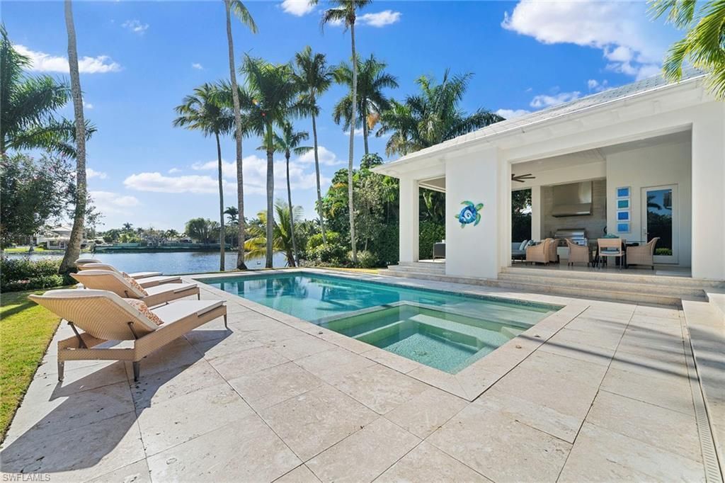 575 Palm Cir E, Naples, FL 34102 Photo