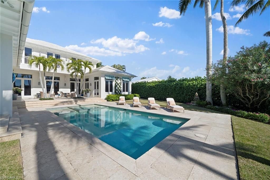 575 Palm Cir E, Naples, FL 34102 Photo