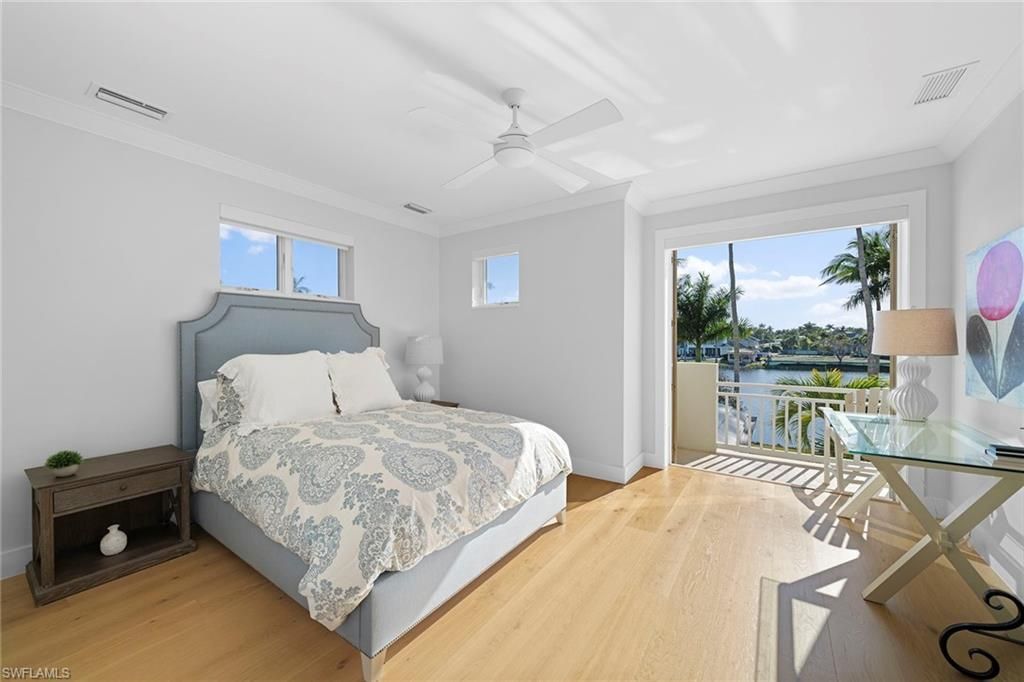 575 Palm Cir E, Naples, FL 34102 Photo