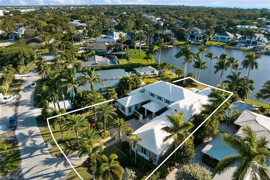 575 Palm Cir E, Naples, FL 34102 Photo