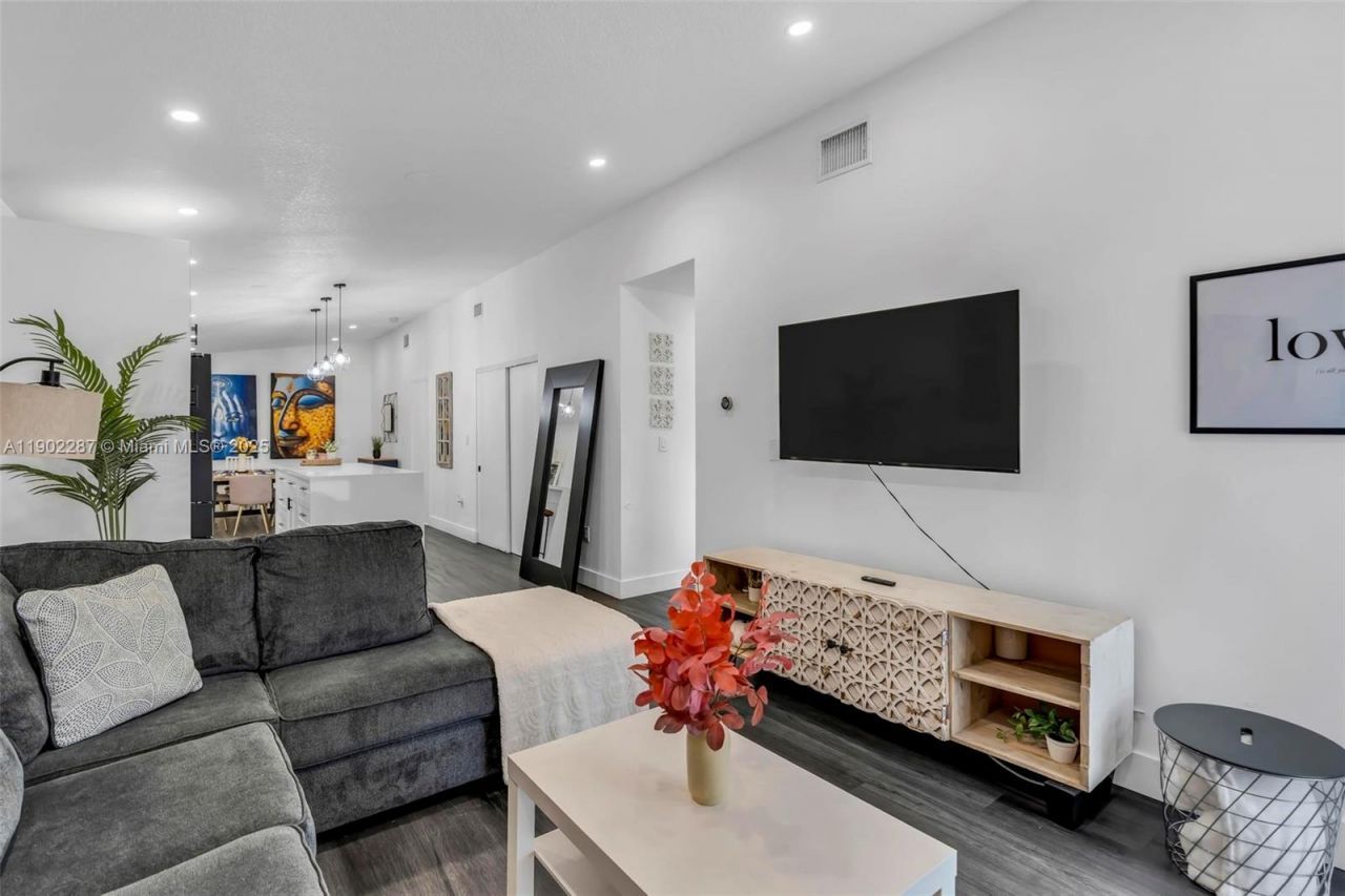 9174 NW 114th Ter, Hialeah Gardens, FL 33018 Photo