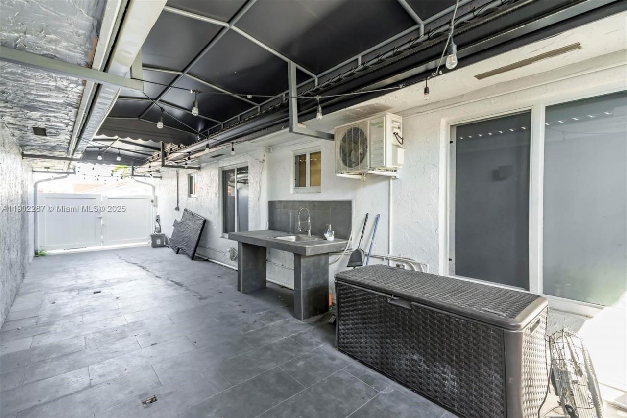 9174 NW 114th Ter, Hialeah Gardens, FL 33018 Photo