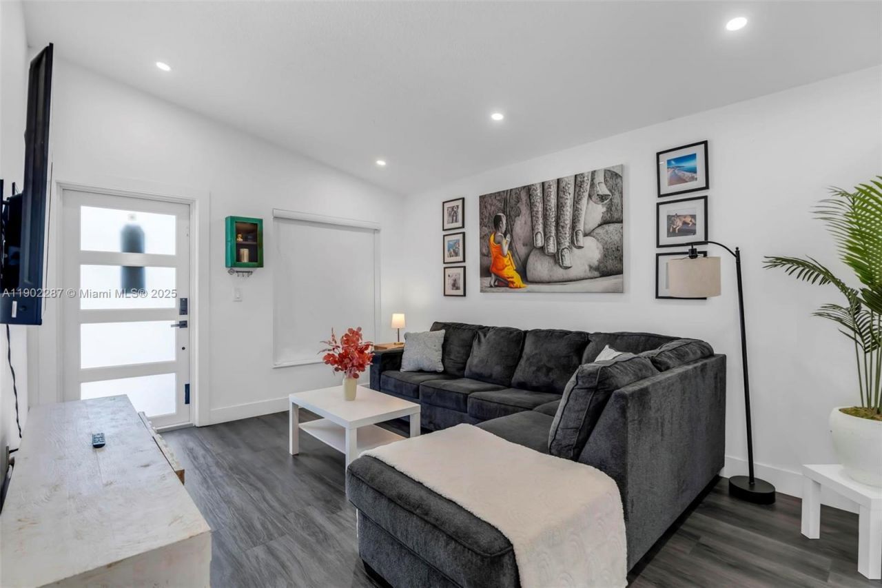 9174 NW 114th Ter, Hialeah Gardens, FL 33018 Photo