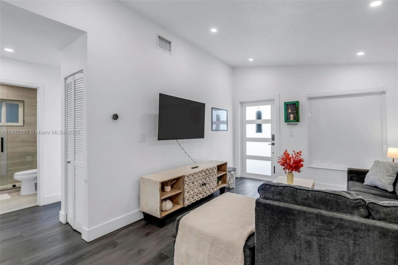 9174 NW 114th Ter, Hialeah Gardens, FL 33018 Photo