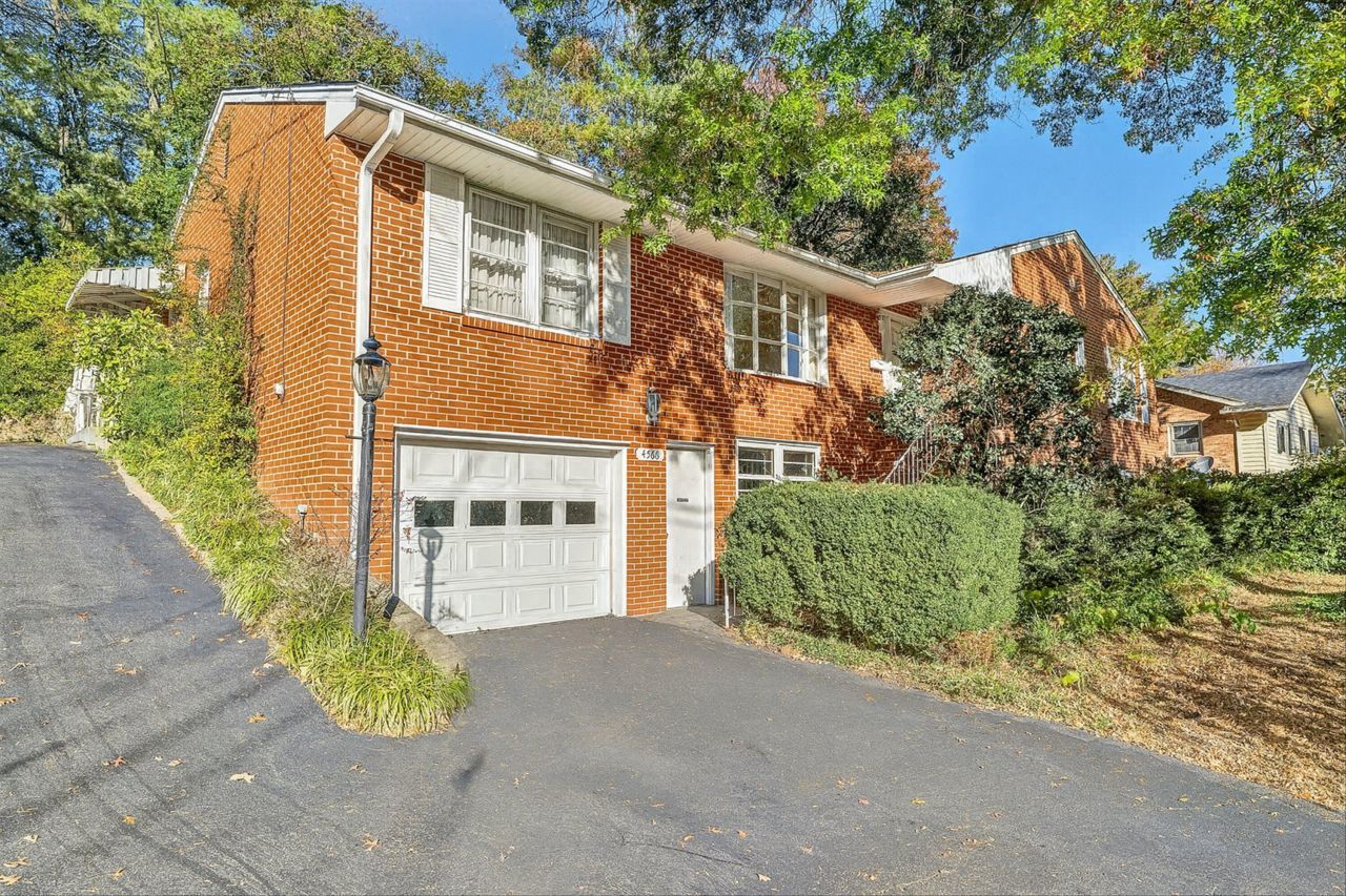 4566 Oakland Blvd Nw, Roanoke, VA 24012 Main Photo