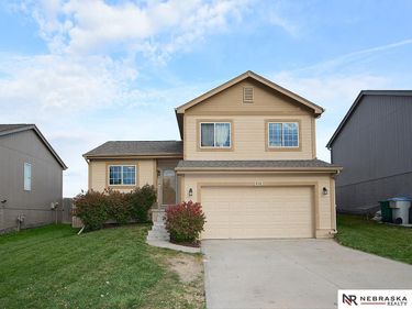 9138 Summit Street, Omaha, NE 68122