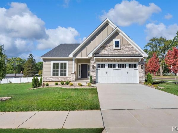 9404 Gates Manor Court, Sunset Hills, MO 63126