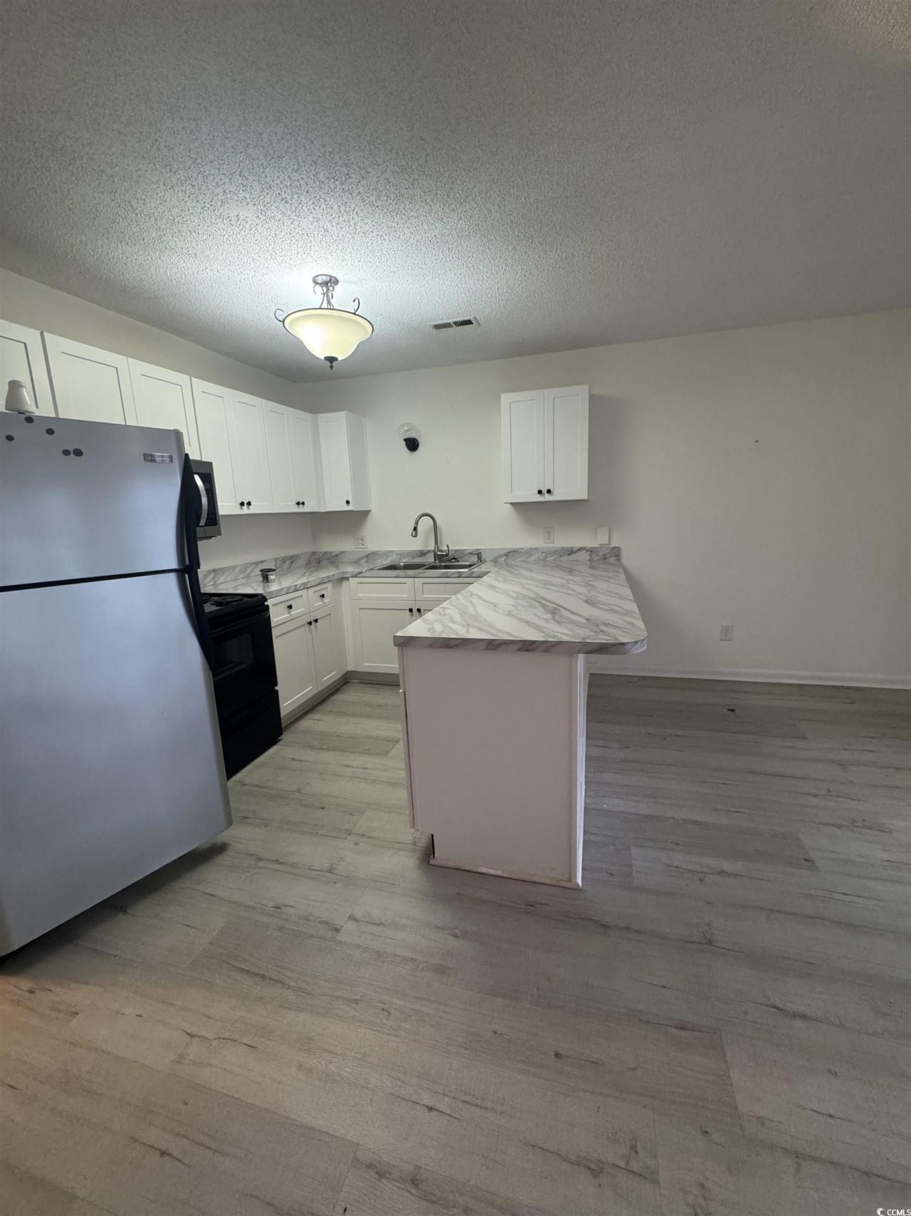 500 Fairway Village Dr. Photo 7