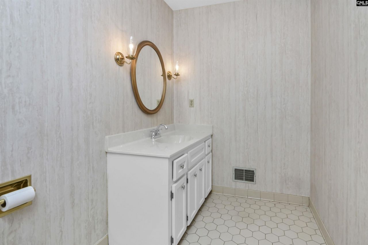 7193 Saint Andrews Road Photo 45