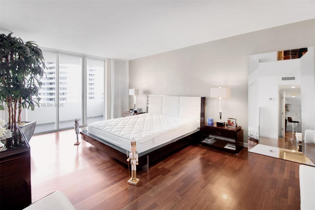 5600 Collins Ave, Unit 9E, Miami Beach, FL 33140 Photo