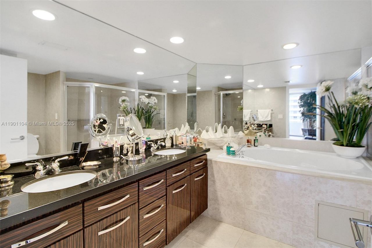 5600 Collins Ave, Unit 9E, Miami Beach, FL 33140 Photo