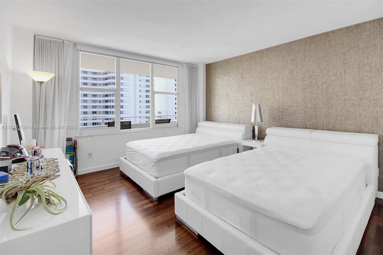 5600 Collins Ave, Unit 9E, Miami Beach, FL 33140 Photo