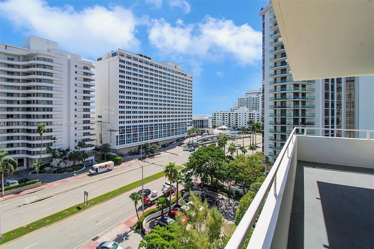 5600 Collins Ave, Unit 9E, Miami Beach, FL 33140 Photo