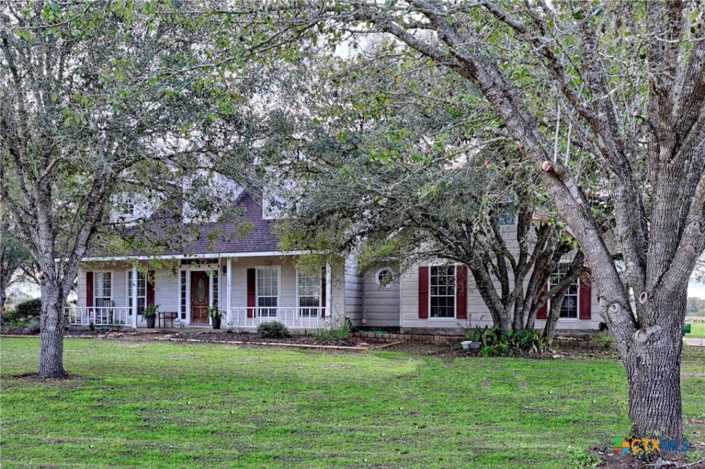 319 County Road 131a, Hallettsville, TX 77964 Main Photo