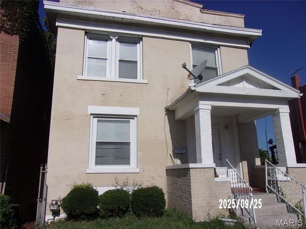 1387 Temple Place, St Louis, MO 63112
