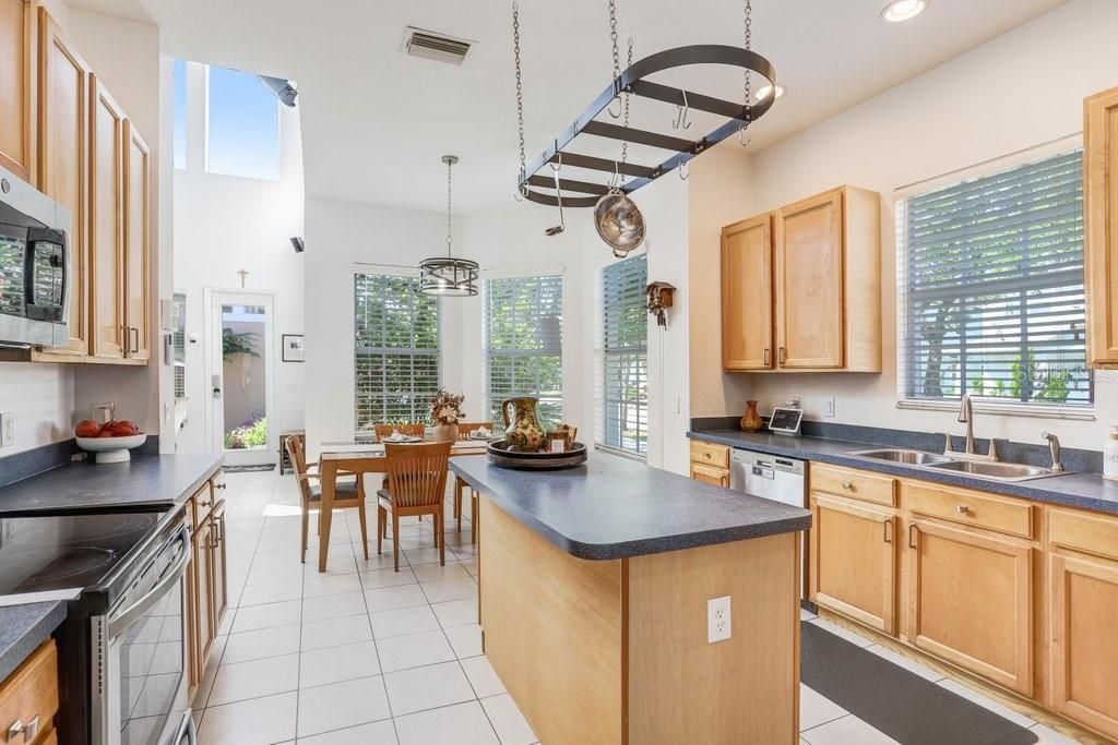 10026 Seymour Way, Tampa, FL 33626 Photo