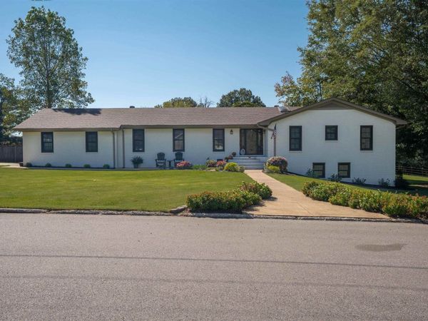 914 PEBBLE SPRINGS DR, Bolivar, TN 38008