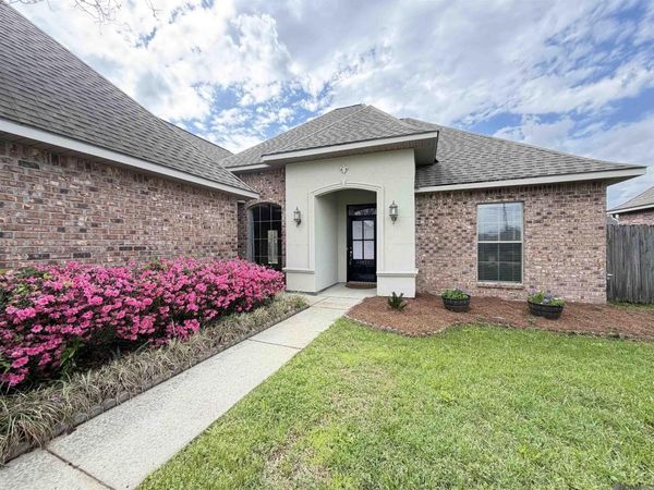 33853 Nicole Dr, Denham Springs, LA 70706