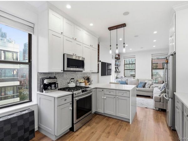 453 W 54th Street, Unit 4A, New York (Manhattan), NY 10019