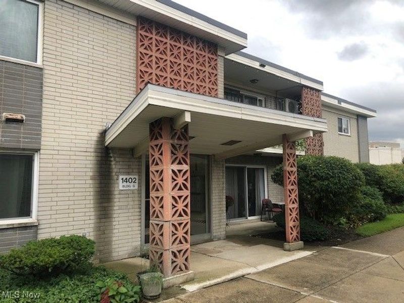 1402 Golden Gate Boulevard, Unit G102, Mayfield Heights, OH 44124 Photo 1