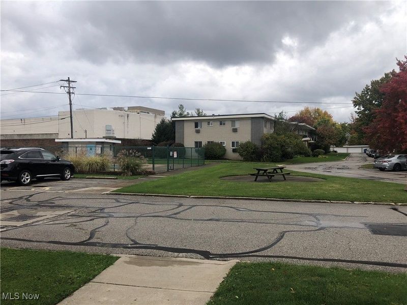 1402 Golden Gate Boulevard, Unit G102, Mayfield Heights, OH 44124 Photo 36