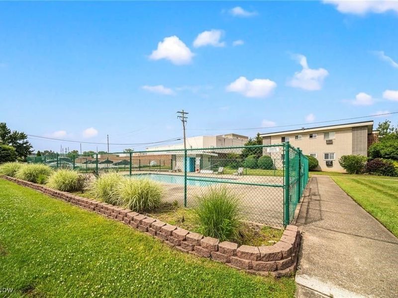 1402 Golden Gate Boulevard, Unit G102, Mayfield Heights, OH 44124 Photo 39