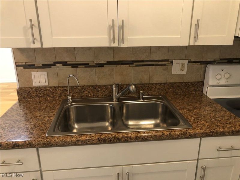 1402 Golden Gate Boulevard, Unit G102, Mayfield Heights, OH 44124 Photo 6