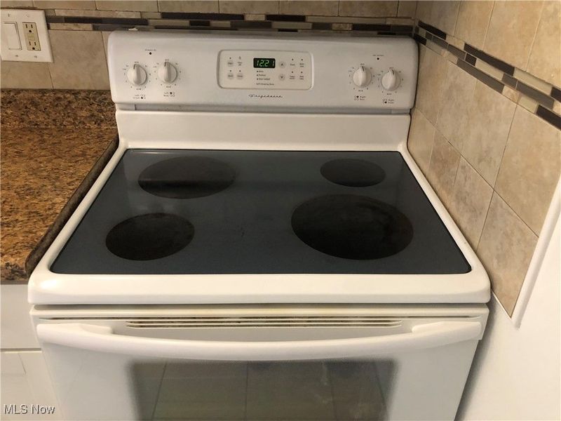 1402 Golden Gate Boulevard, Unit G102, Mayfield Heights, OH 44124 Photo 8