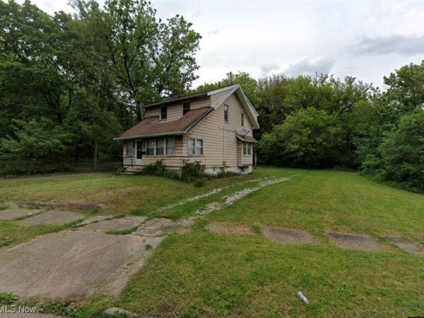 957 Bank Street, Akron, OH 44305