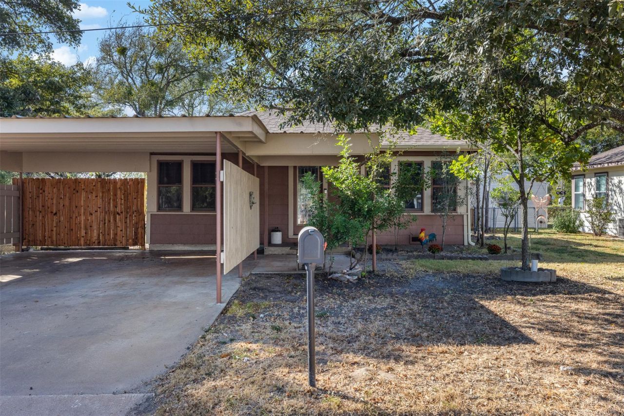 751 N Burleson St, Giddings, TX 78942 Main Photo