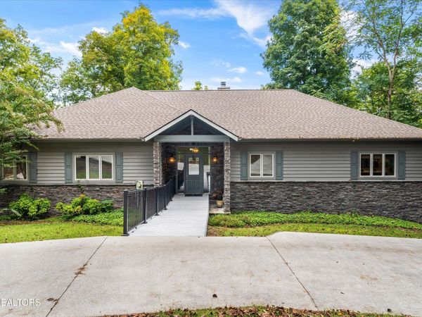 489 Fox Lake Lane, LaFollette, TN 37766