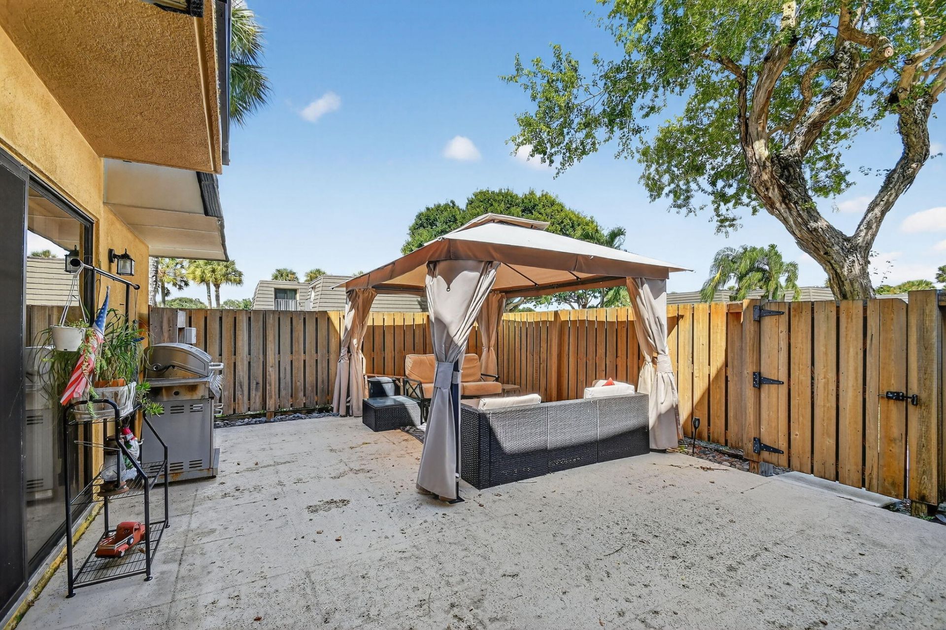 2409 24th Way, West Palm Beach, FL 33407 Photo