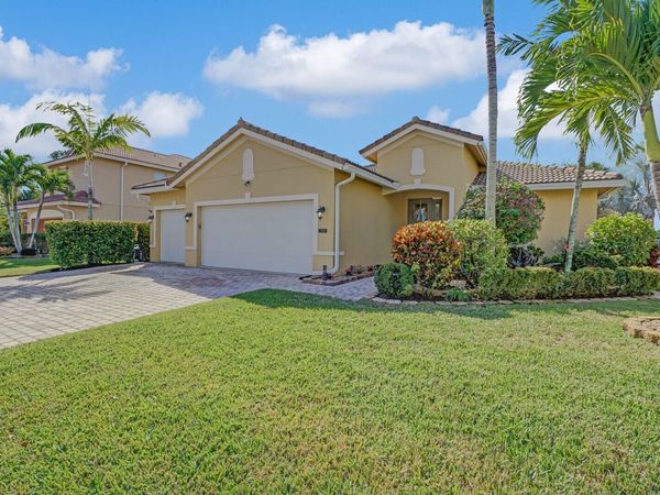 9328 Silent Oak Circle, West Palm Beach, FL 33411