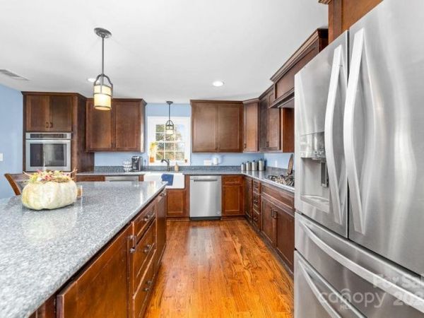 1418 E Memorial Highway, Harmony, NC 28634