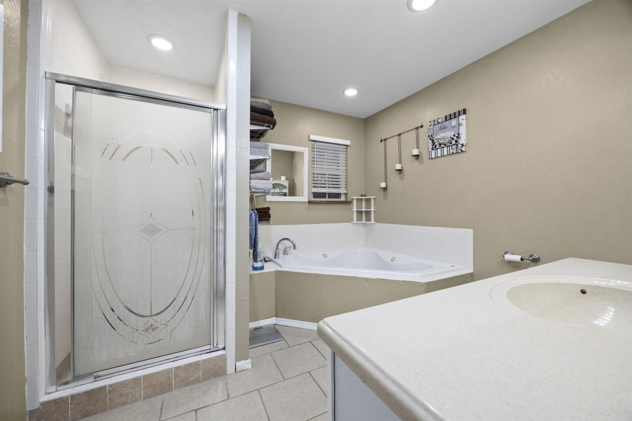 6676 SE Cr 255 , Lee, FL 32059 Photo