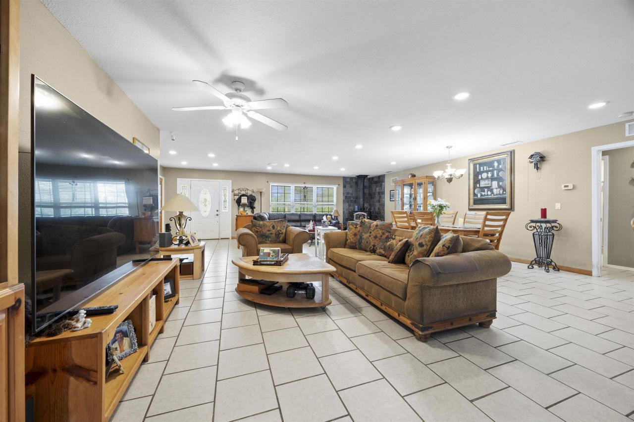 6676 SE Cr 255 , Lee, FL 32059 Photo