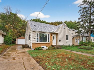 442 White Bear Avenue N, Saint Paul, MN 55106